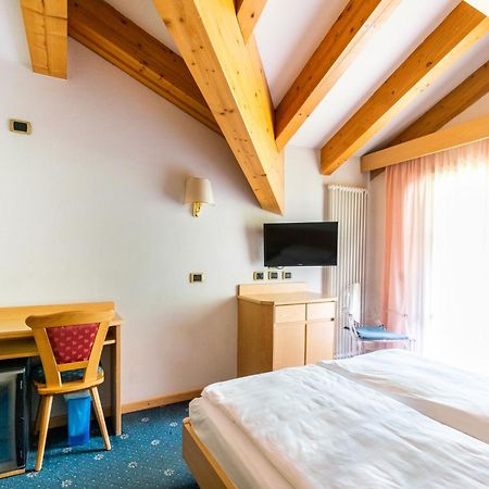 Hotel Garni Aritz Campitello di Fassa Exterior foto