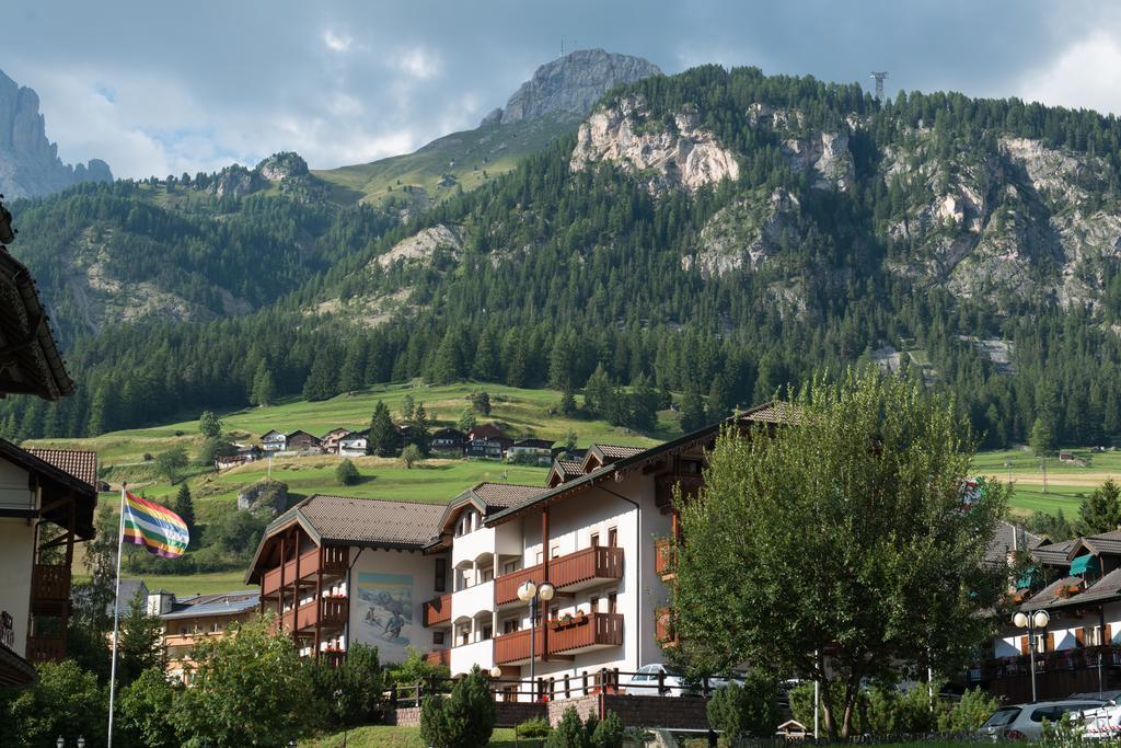 Hotel Garni Aritz Campitello di Fassa Exterior foto