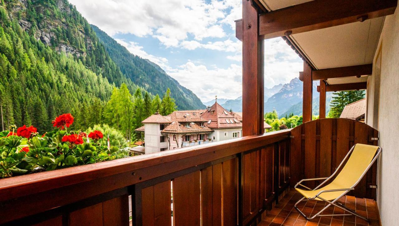Hotel Garni Aritz Campitello di Fassa Exterior foto